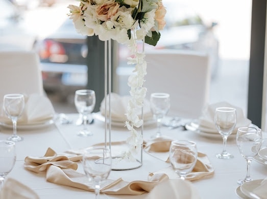 Svadbeni salon - Elegantno pokrivanje stola